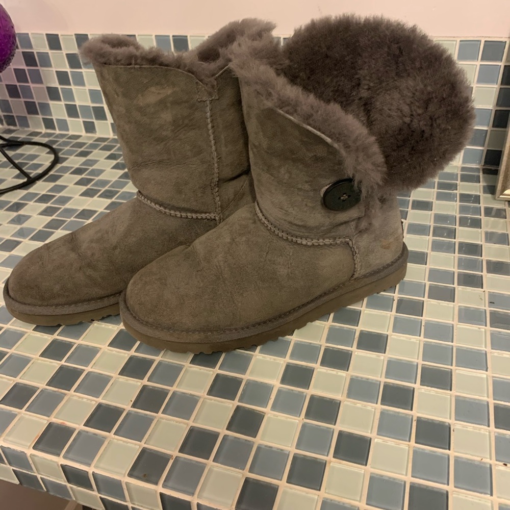 Gray Ugg - image 3